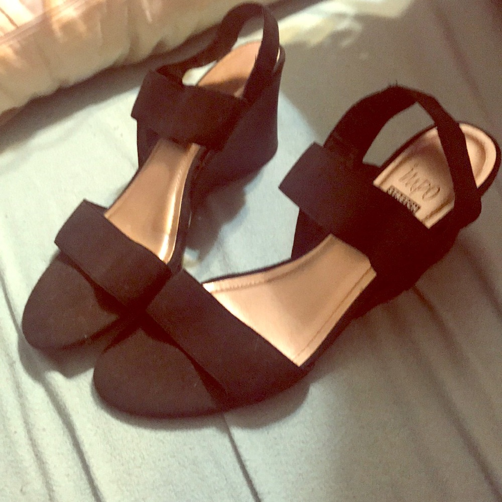 Strappy wedge sandal
